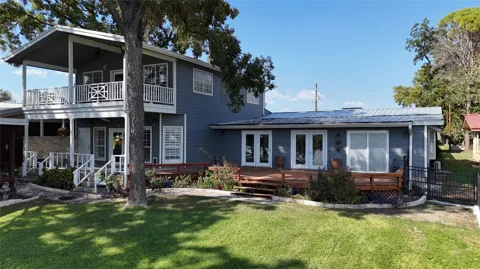 1912 Bluebonnet Lane