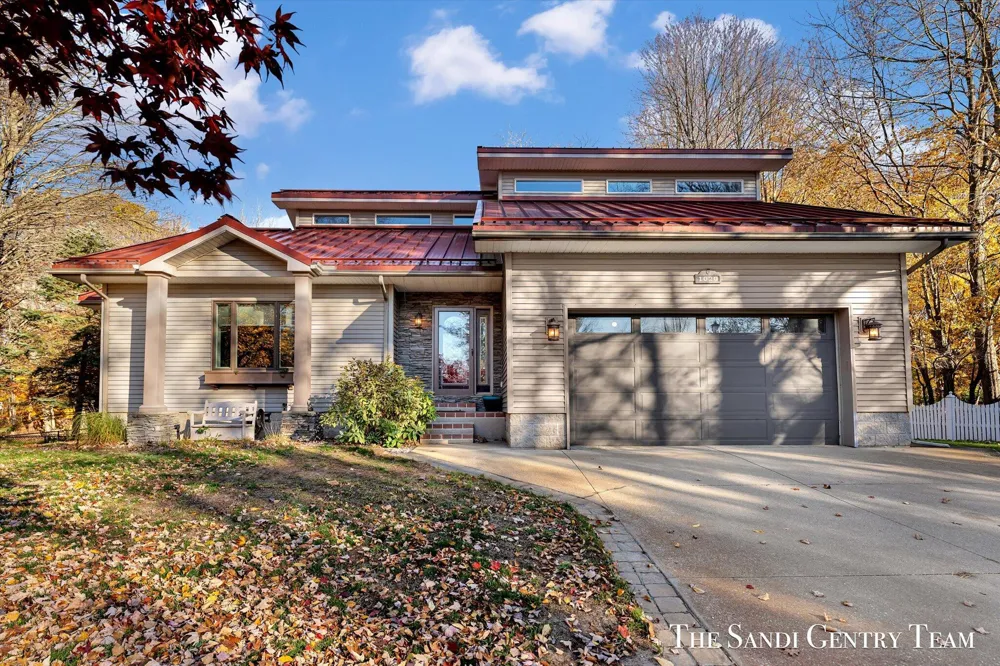 1020 Brookway Court Norton Shores, MI 49441