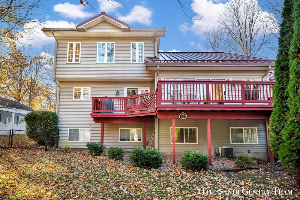 1020 Brookway Court Norton Shores, MI 49441