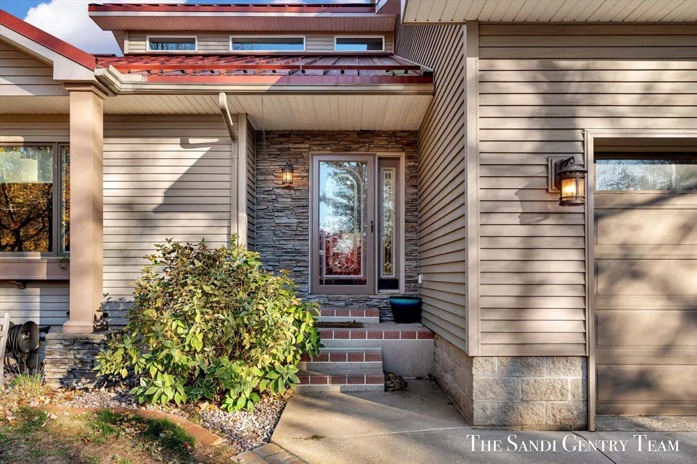 1020 Brookway Court Norton Shores, MI 49441