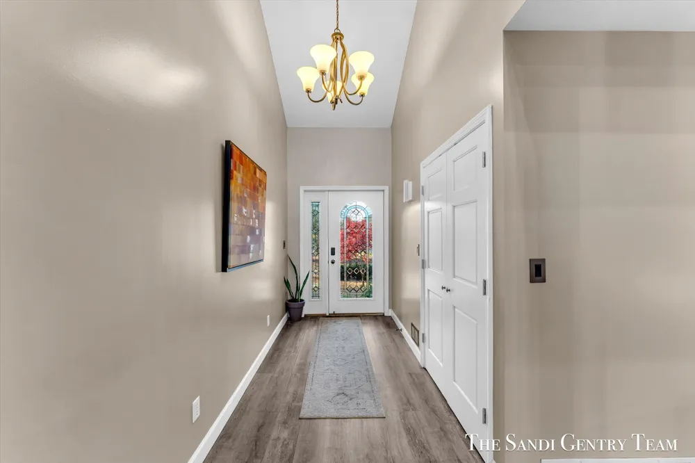 1020 Brookway Court Norton Shores, MI 49441