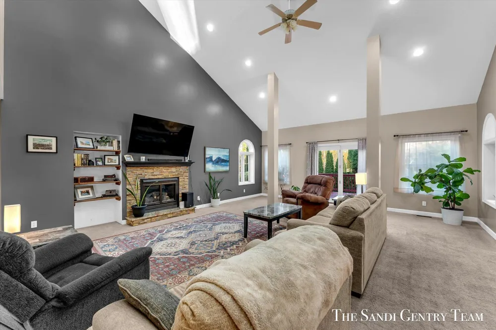 1020 Brookway Court Norton Shores, MI 49441