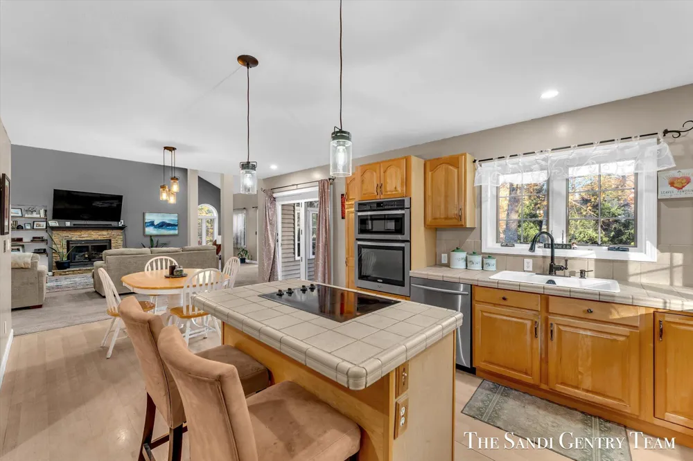 1020 Brookway Court Norton Shores, MI 49441