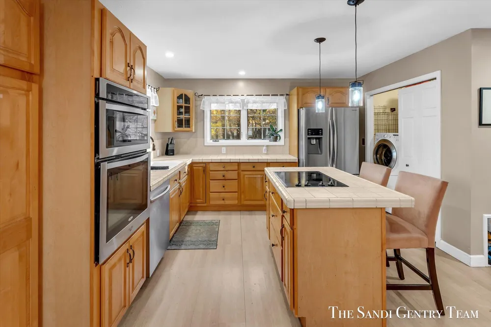 1020 Brookway Court Norton Shores, MI 49441