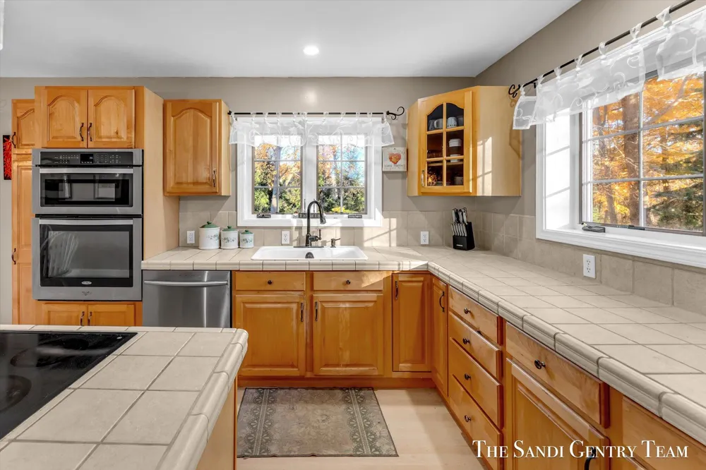1020 Brookway Court Norton Shores, MI 49441