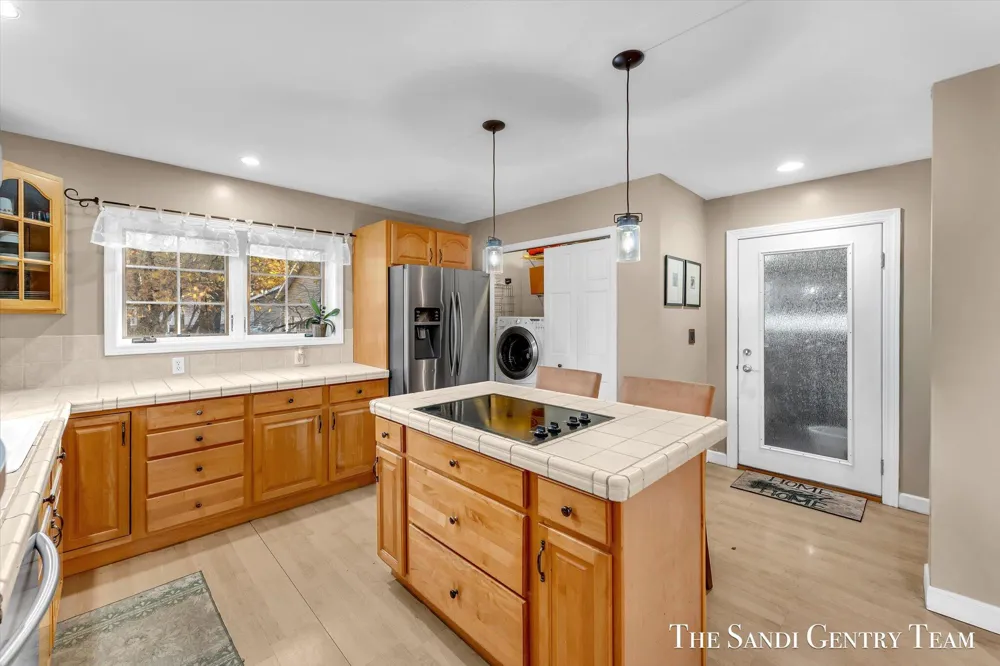 1020 Brookway Court Norton Shores, MI 49441