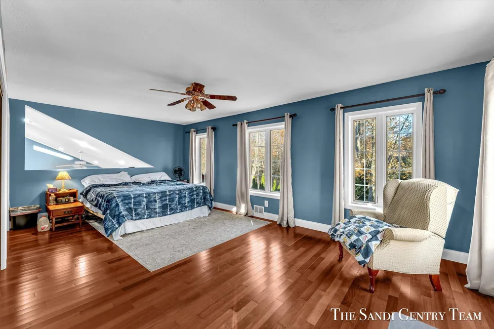 1020 Brookway Court Norton Shores, MI 49441