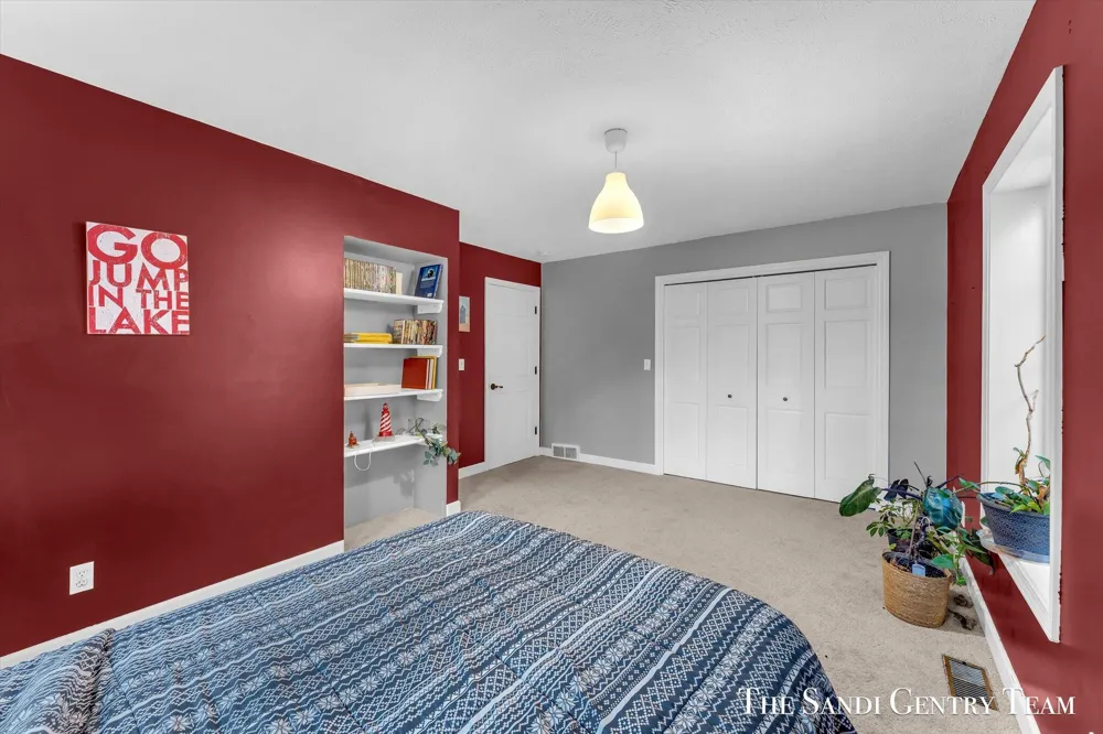 1020 Brookway Court Norton Shores, MI 49441