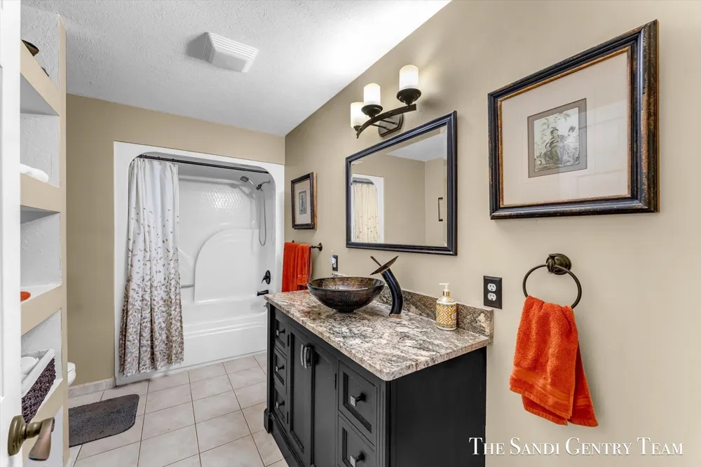 1020 Brookway Court Norton Shores, MI 49441