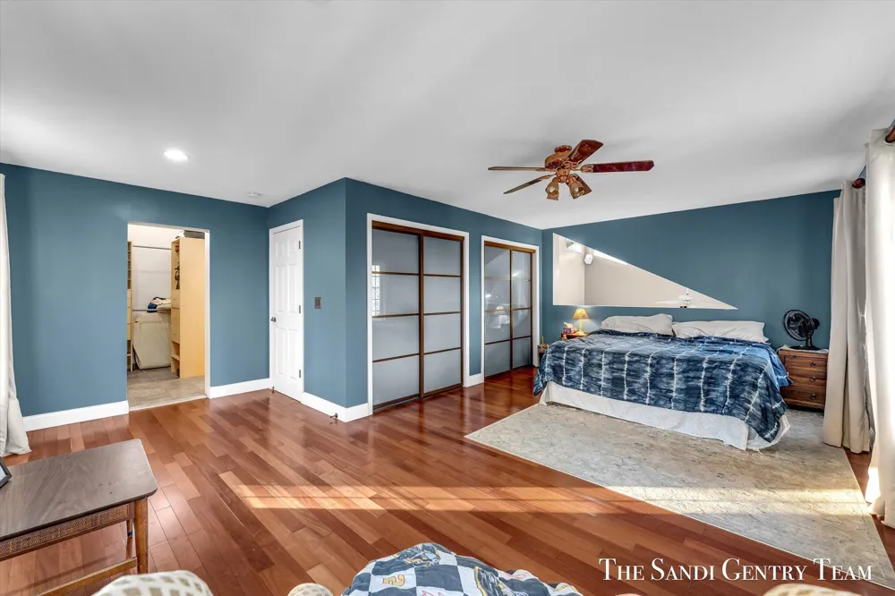 1020 Brookway Court Norton Shores, MI 49441