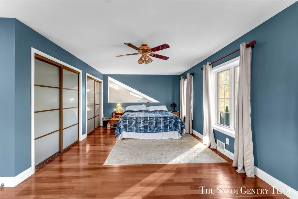 1020 Brookway Court Norton Shores, MI 49441
