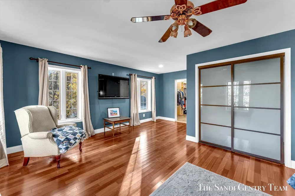 1020 Brookway Court Norton Shores, MI 49441