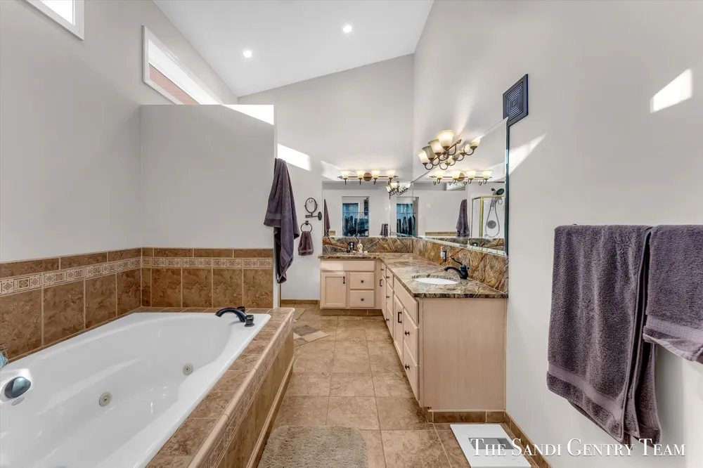 1020 Brookway Court Norton Shores, MI 49441