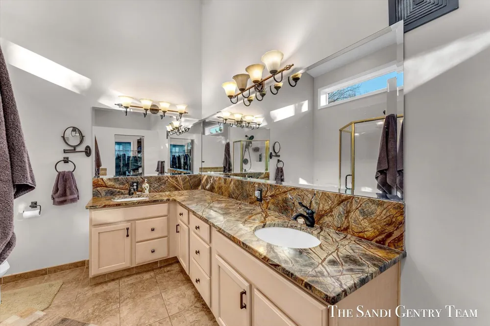 1020 Brookway Court Norton Shores, MI 49441