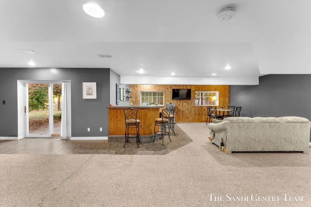 1020 Brookway Court Norton Shores, MI 49441