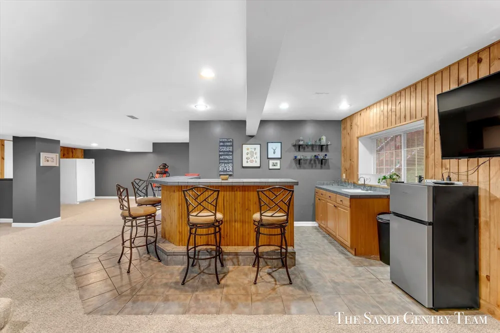 1020 Brookway Court Norton Shores, MI 49441