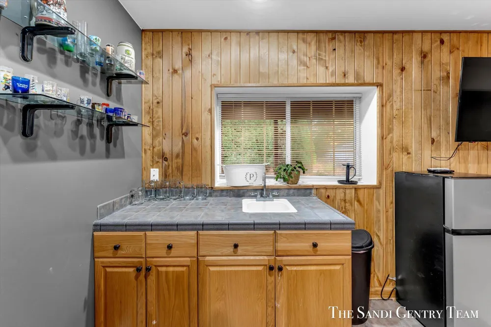1020 Brookway Court Norton Shores, MI 49441