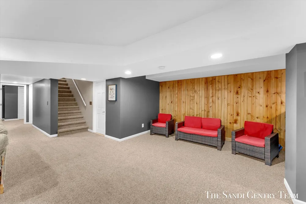 1020 Brookway Court Norton Shores, MI 49441