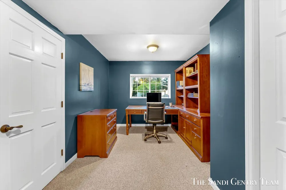 1020 Brookway Court Norton Shores, MI 49441