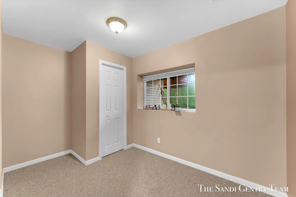 1020 Brookway Court Norton Shores, MI 49441
