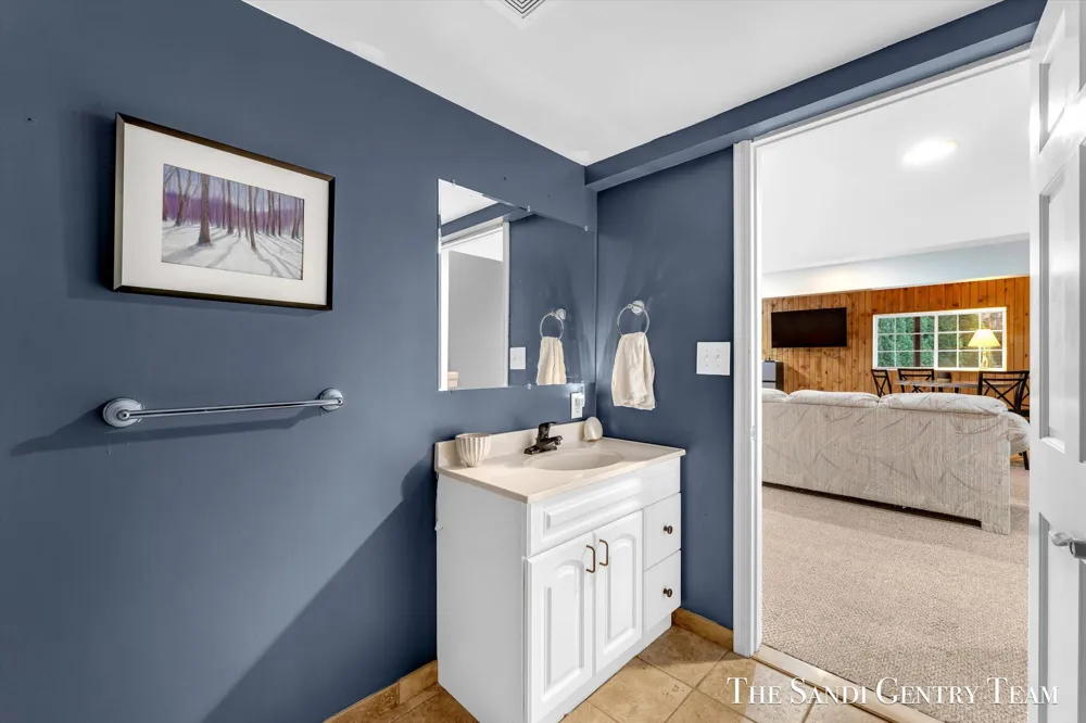 1020 Brookway Court Norton Shores, MI 49441