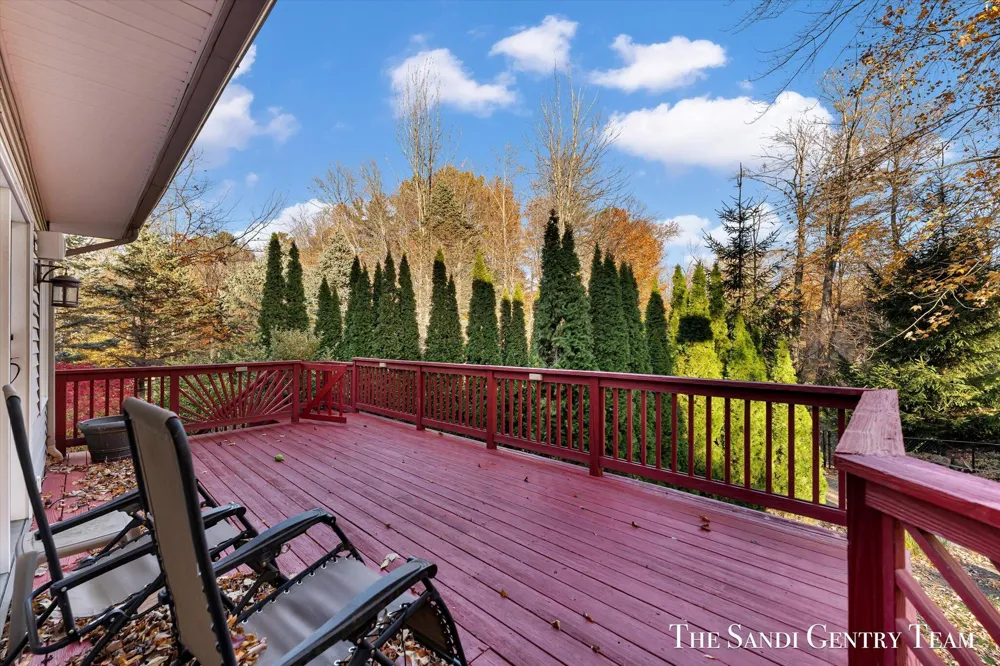 1020 Brookway Court Norton Shores, MI 49441