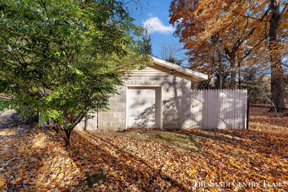1020 Brookway Court Norton Shores, MI 49441
