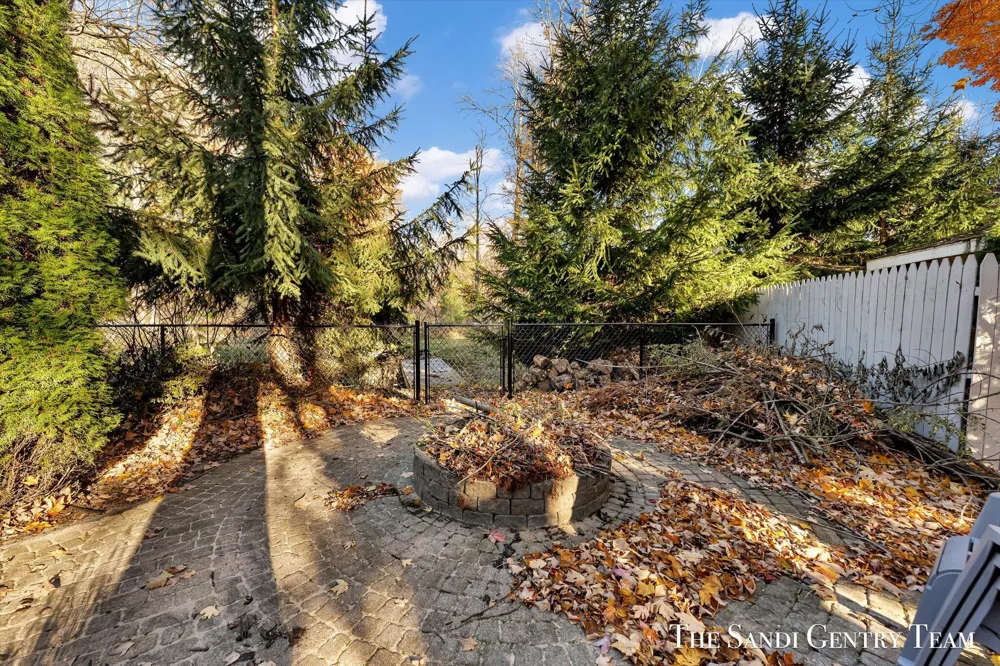 1020 Brookway Court Norton Shores, MI 49441