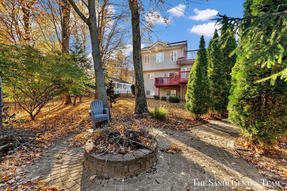 1020 Brookway Court Norton Shores, MI 49441