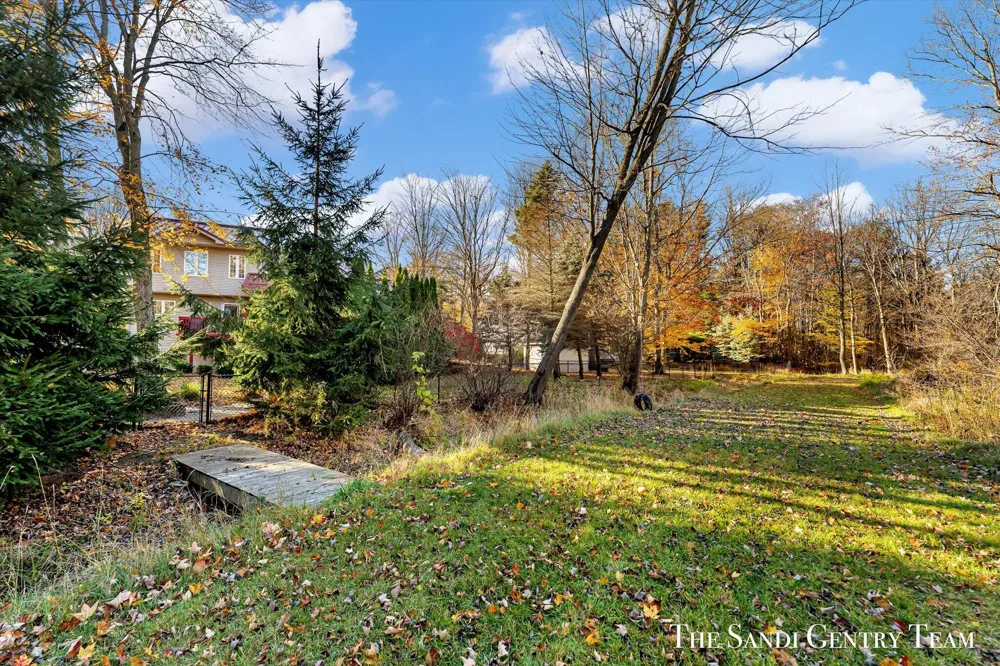 1020 Brookway Court Norton Shores, MI 49441