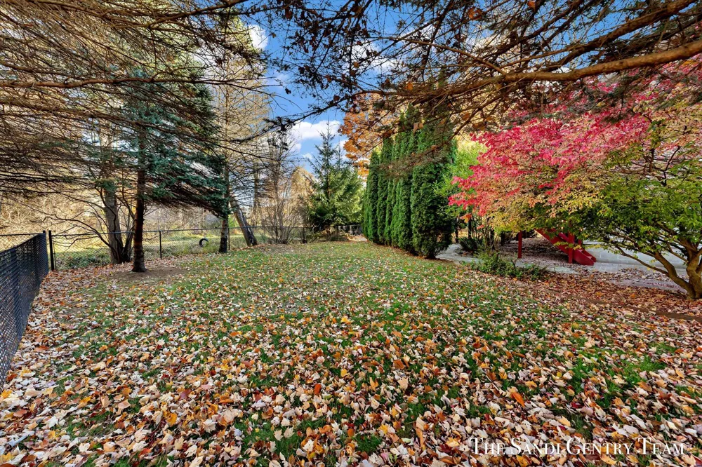 1020 Brookway Court Norton Shores, MI 49441