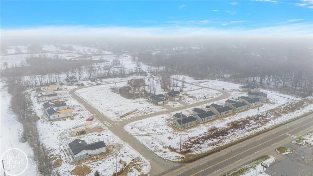4402 Maple Leaf Trail Flint City, MI 48506