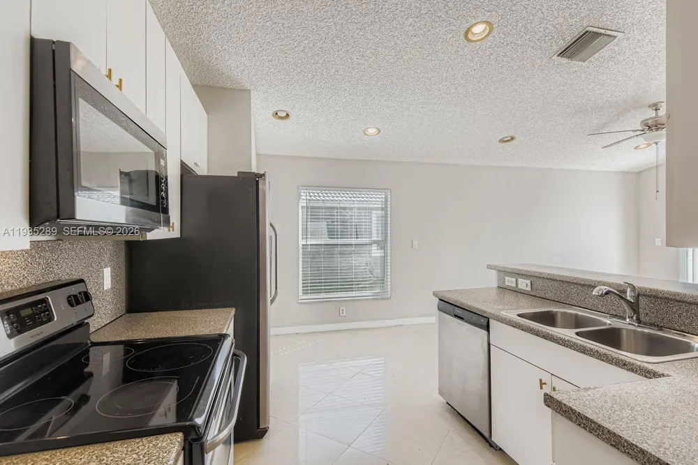 14242 NW 18th Pl Pembroke Pines, FL 33028