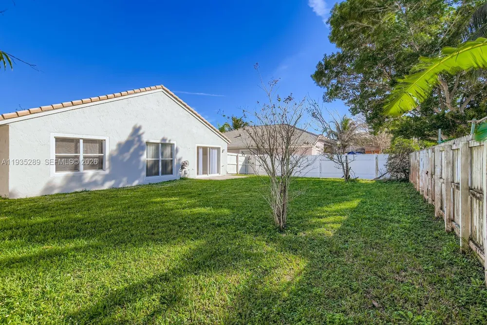 14242 NW 18th Pl Pembroke Pines, FL 33028