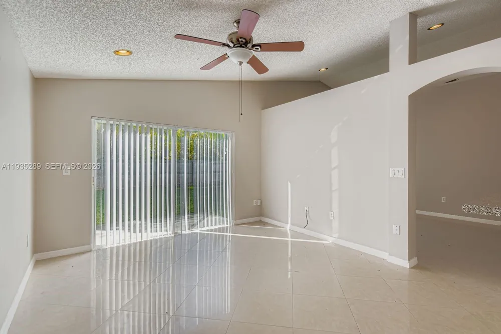 14242 NW 18th Pl Pembroke Pines, FL 33028