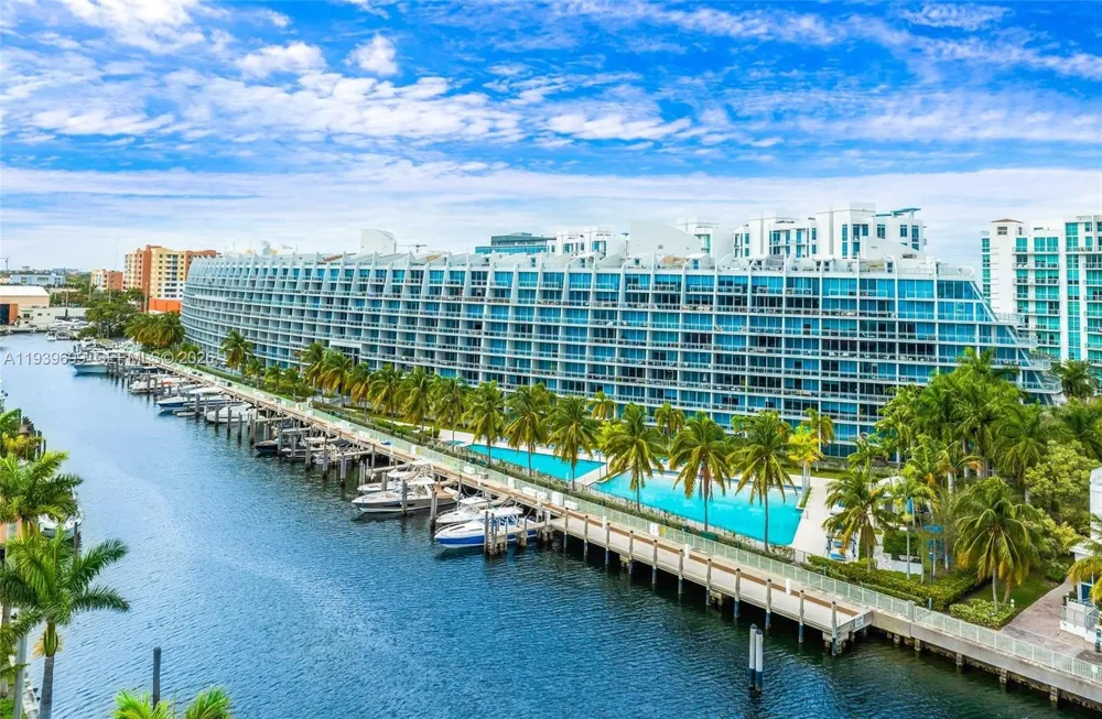 2950 NE 188th St Aventura, FL 33180