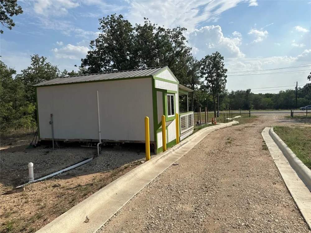 10096 S Us Highway 183 Highway Lockhart, TX 78644