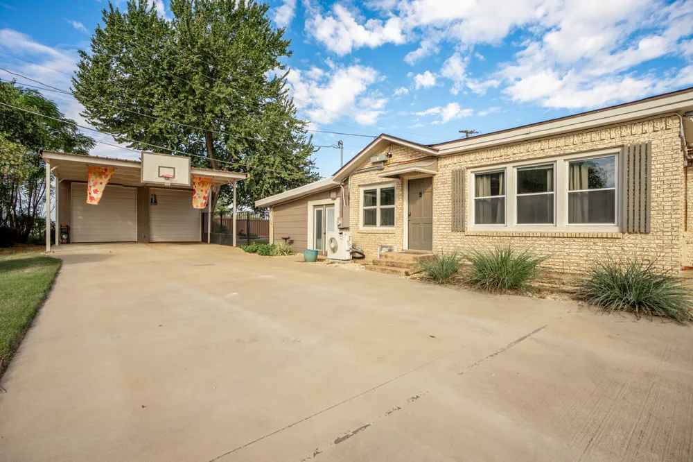 1500 W 10th Street McGregor, TX 76657