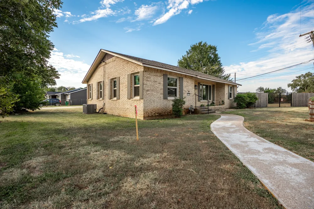 1500 W 10th Street McGregor, TX 76657