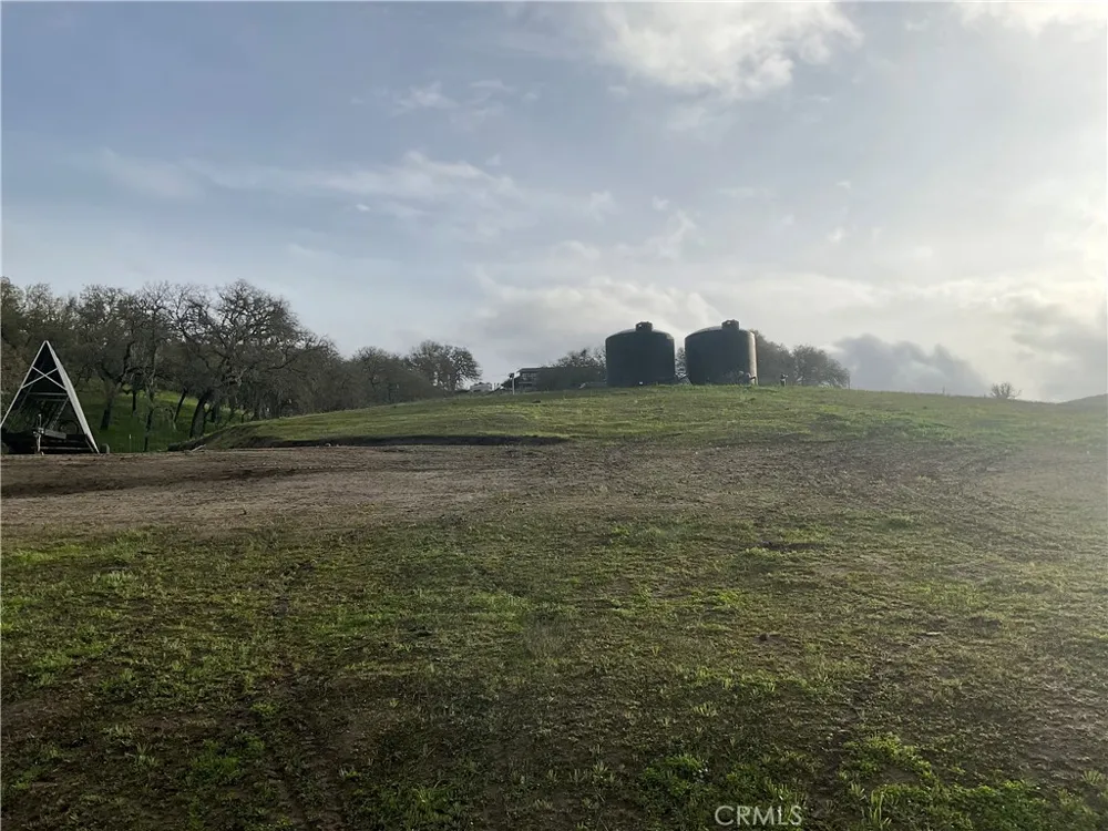 21 Interlake Road Bradley, CA 93426