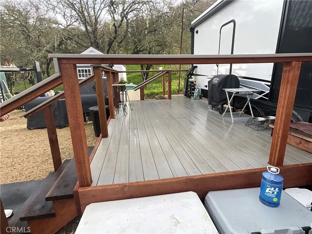 21 Interlake Road Bradley, CA 93426