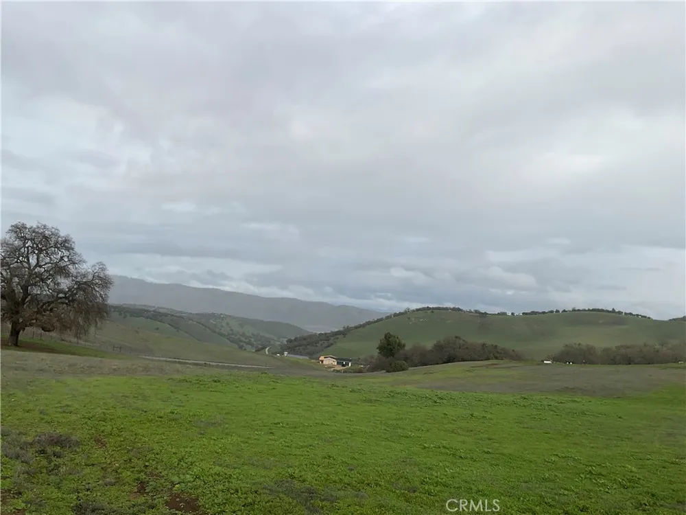 21 Interlake Road Bradley, CA 93426