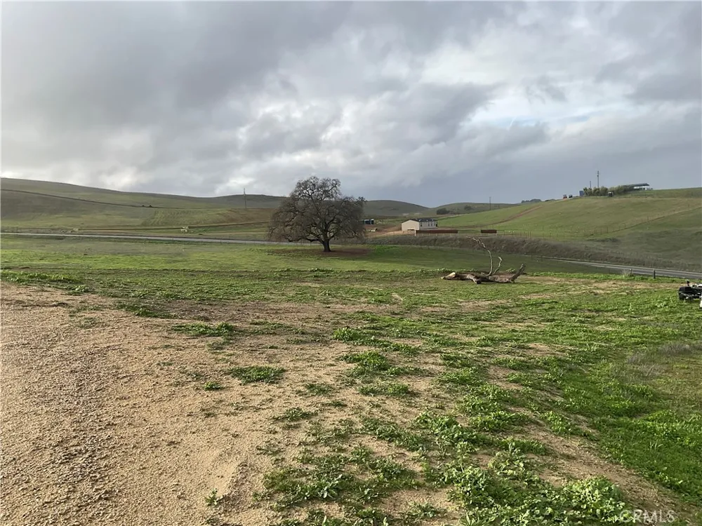 21 Interlake Road Bradley, CA 93426