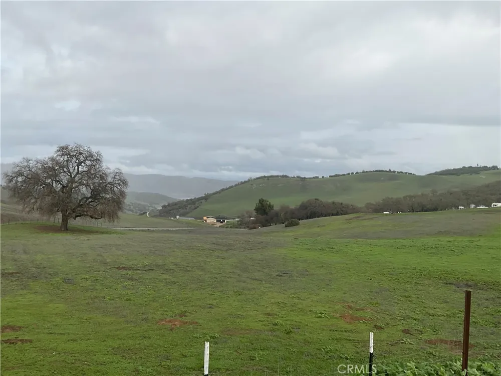 21 Interlake Road Bradley, CA 93426