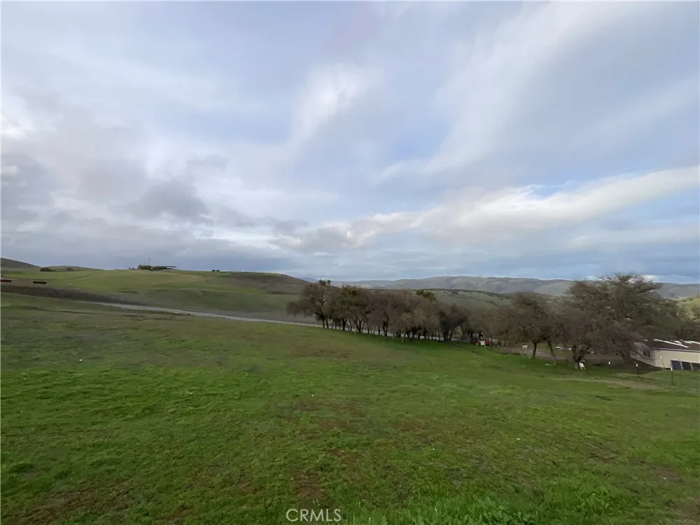 21 Interlake Road Bradley, CA 93426