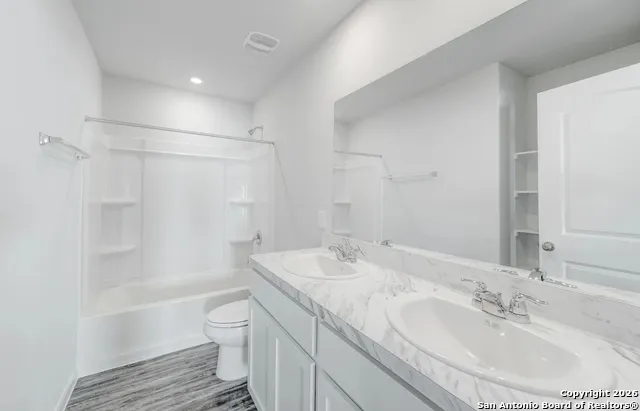 102 Sutton Place Uvalde, TX 78801