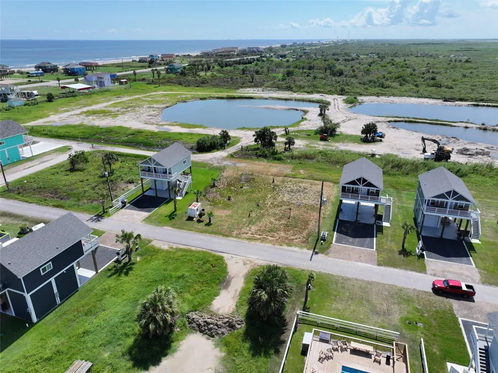 1056 Caplen Street Gilchrist, TX 77617