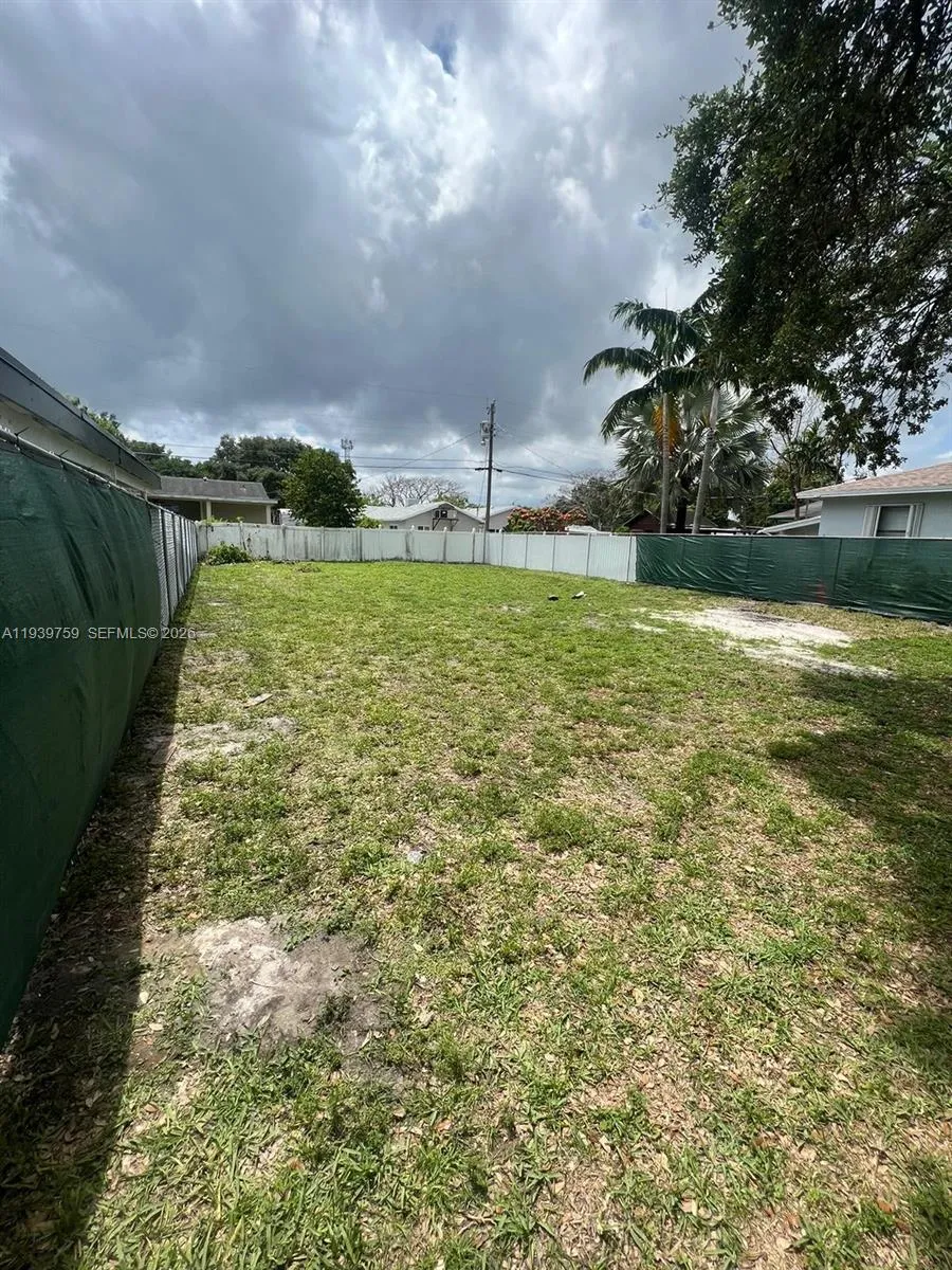 6122 Garfield St Hollywood, FL 33024