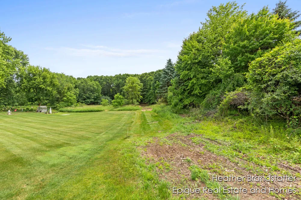 4327 Woodside Oaks Drive SE Kentwood, MI 49546