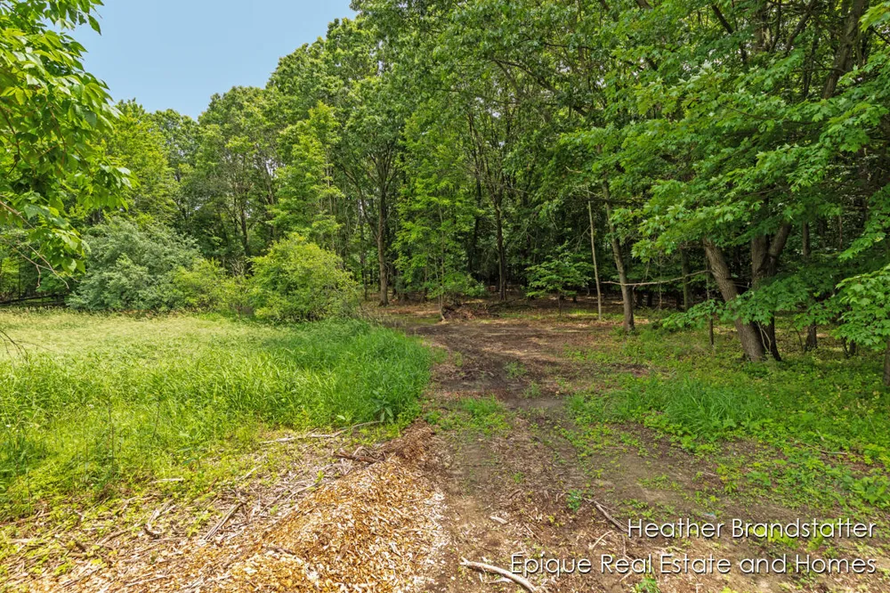 4327 Woodside Oaks Drive SE Kentwood, MI 49546
